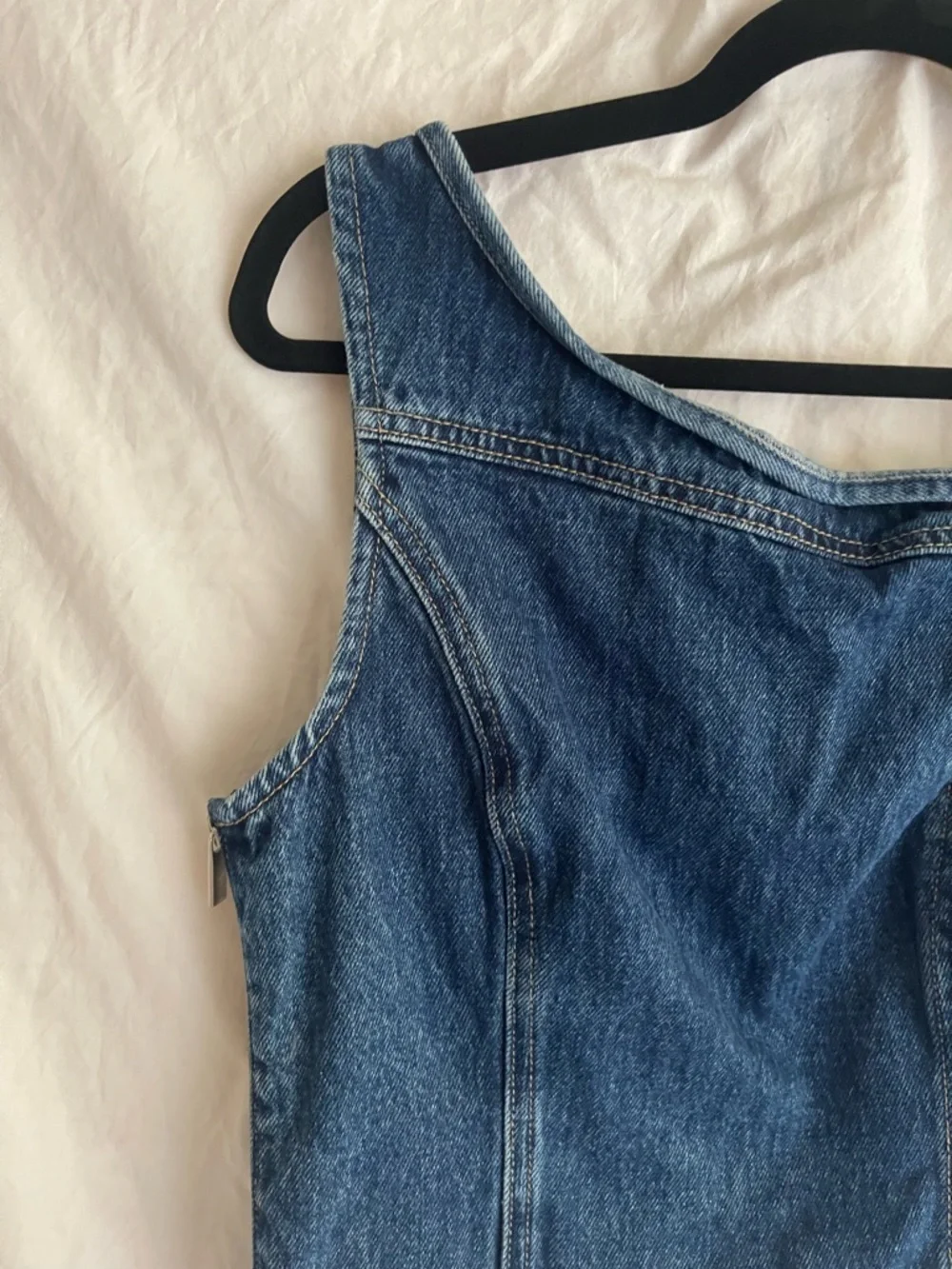 MESHKI Off-the-Shoulder Denim Top Asymmetrical Crop Side Tie Edge Y2K Size Small - Picture 4 of 13